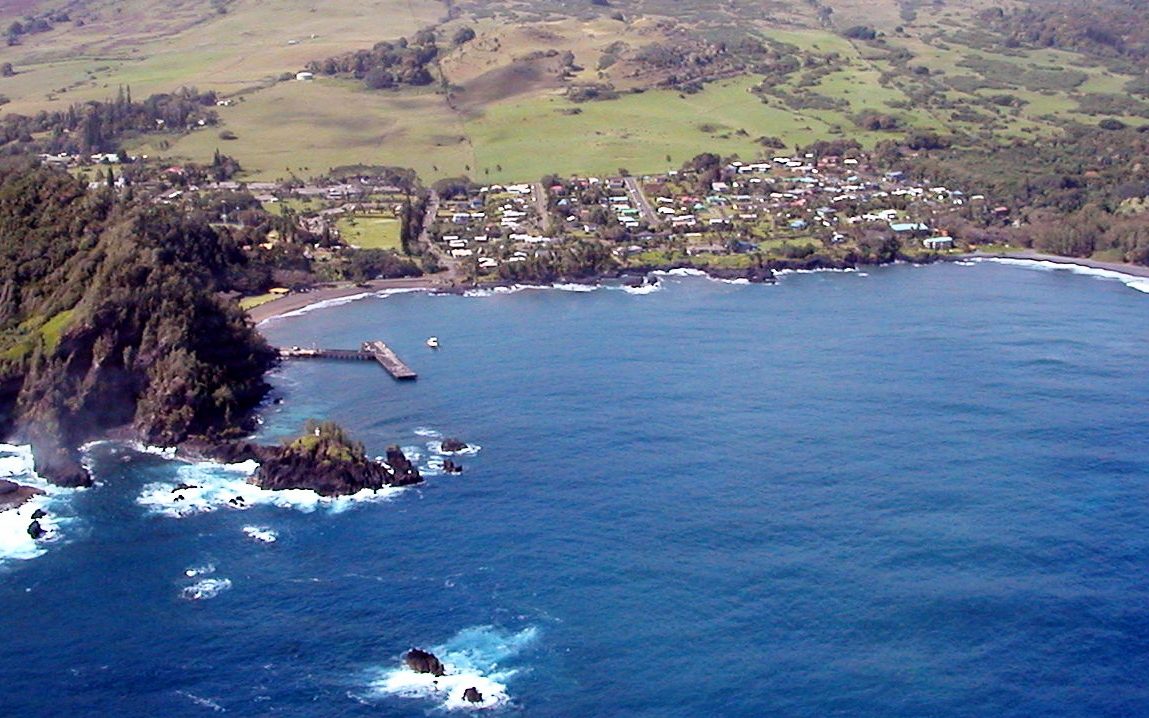 Hāna, east Maui — Maui (inter-island) flight from HNL