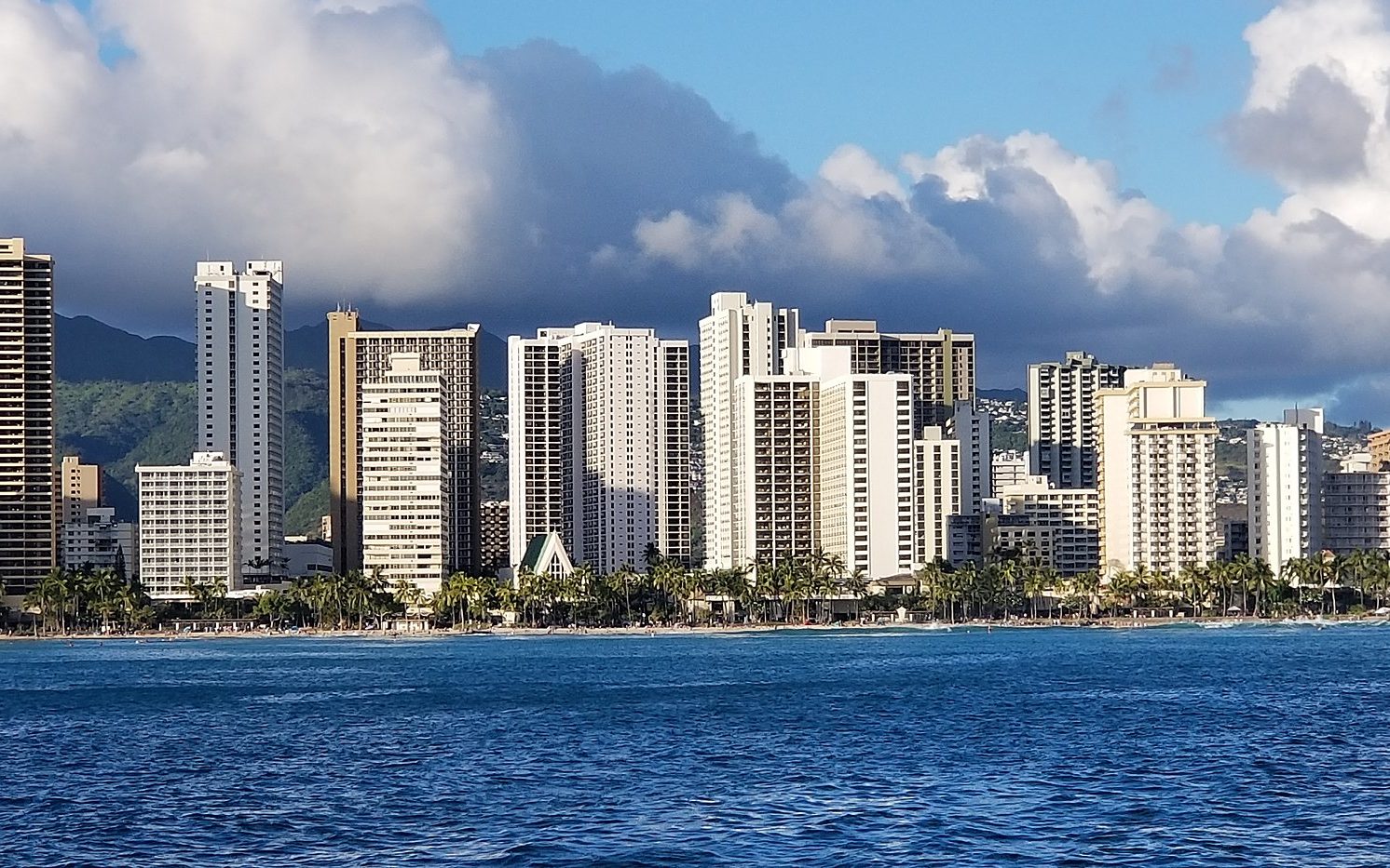 Waikiki beachfront, Oahu — Honolulu flight from SFO